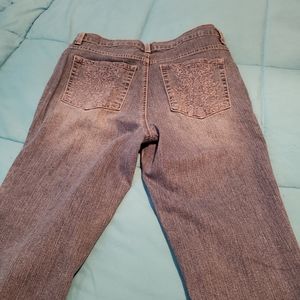 Gloria Vanderbilt size 6P.  Denim acid washed